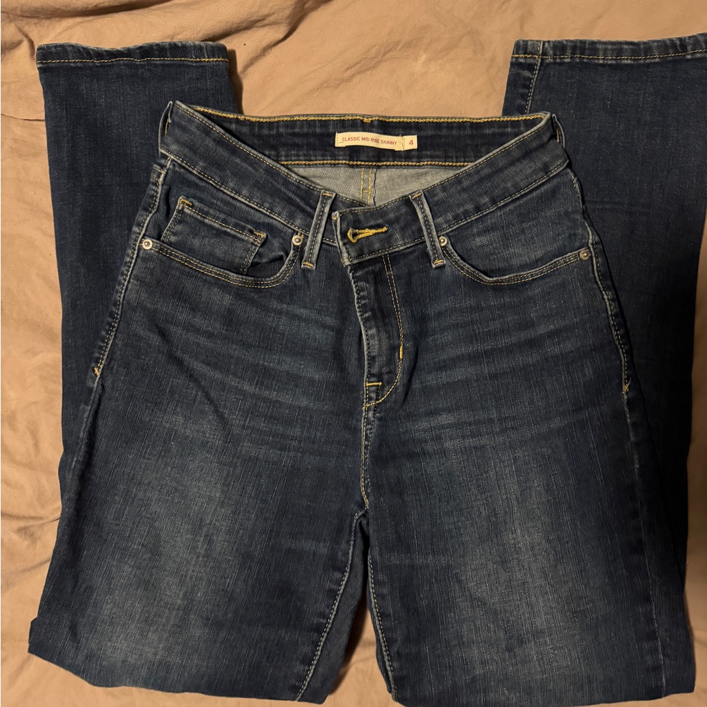 Levi's Classic Mid Rise Skinny Jeans Size 4